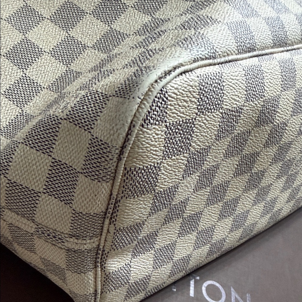 Louis Vuitton MM l - Picture 11 of 17